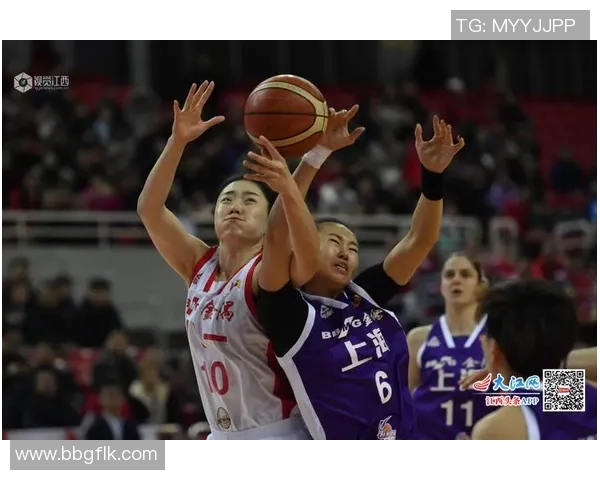 八一女篮与上海女篮激战正酣争夺女篮联赛冠军荣耀之战